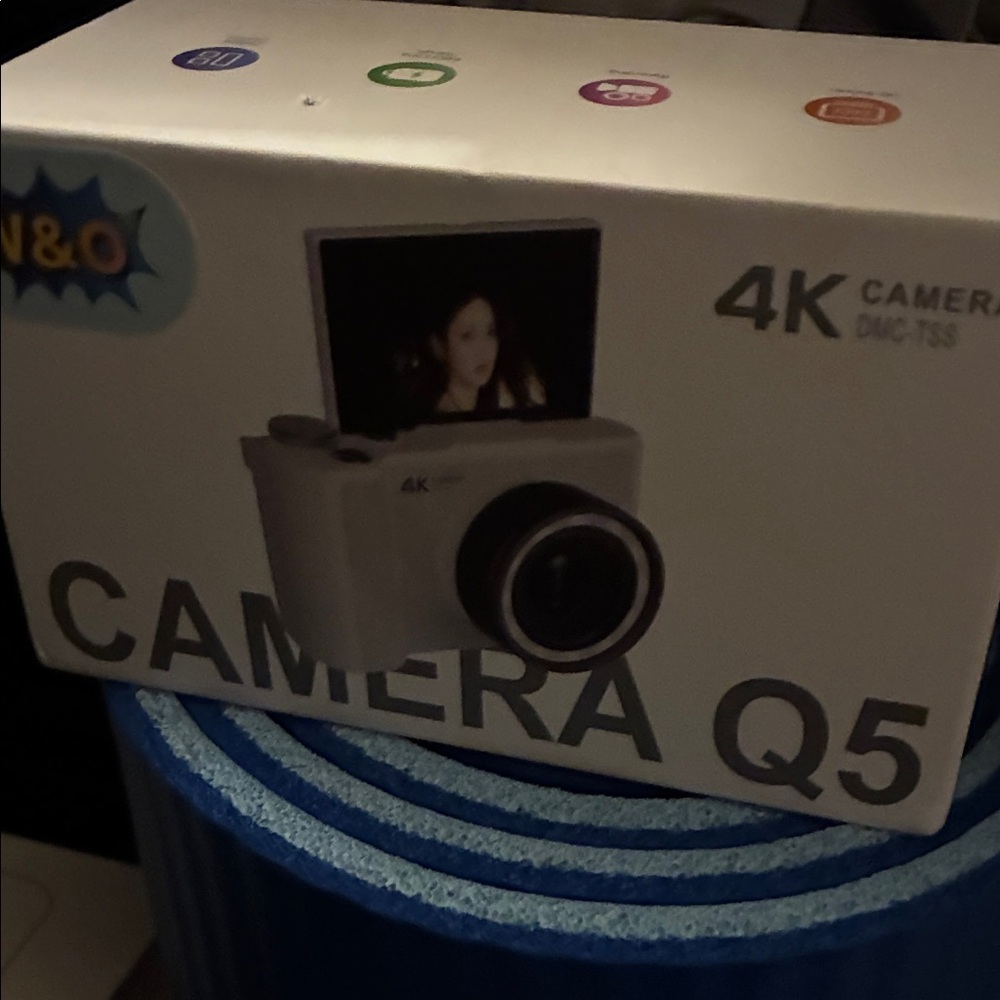 4K Camera Q5 - Sleek Gray Design